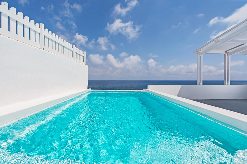 Stylish seaside villa in Santorini